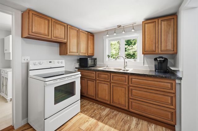 56 Shepard Home Road, Chester, NH 03036