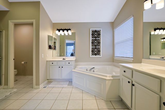3 Camberwell Court, Algonquin, IL 60102