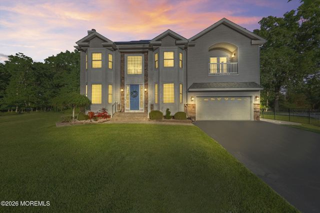 12 Angel Court, Howell, NJ 07731