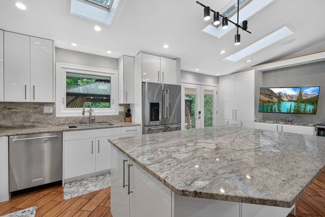 2843 S Briarwood Drive E, Arlington Heights, IL 60005