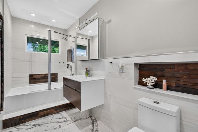 2843 S Briarwood Drive E, Arlington Heights, IL 60005