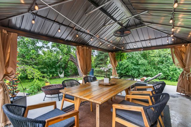2843 S Briarwood Drive E, Arlington Heights, IL 60005