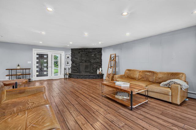 2843 S Briarwood Drive E, Arlington Heights, IL 60005