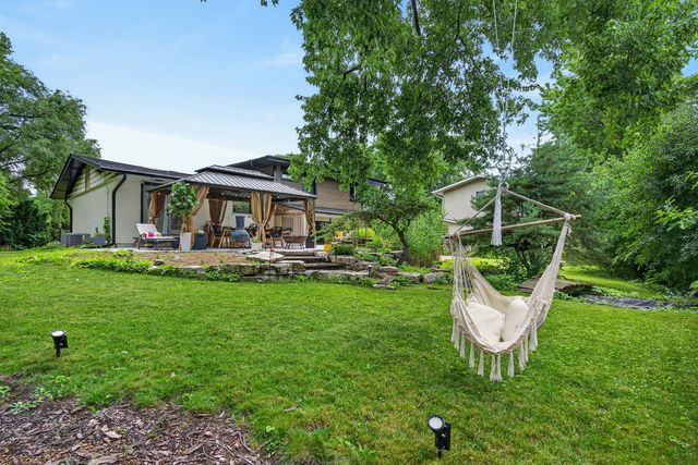 2843 S Briarwood Drive E, Arlington Heights, IL 60005