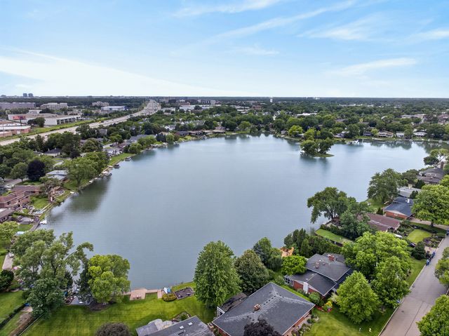 2843 S Briarwood Drive E, Arlington Heights, IL 60005