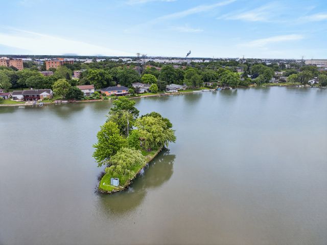 2843 S Briarwood Drive E, Arlington Heights, IL 60005