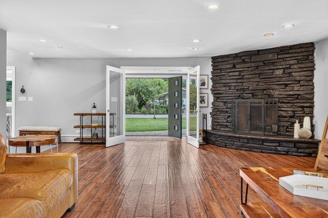 2843 S Briarwood Drive E, Arlington Heights, IL 60005