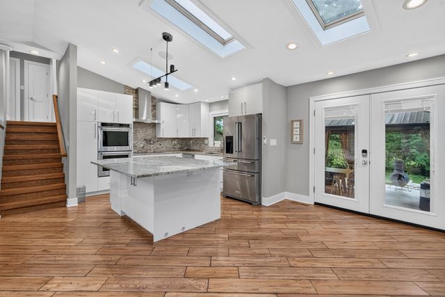 2843 S Briarwood Drive E, Arlington Heights, IL 60005