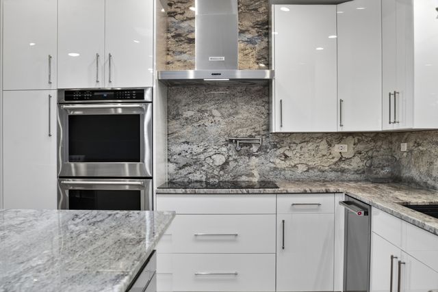2843 S Briarwood Drive E, Arlington Heights, IL 60005