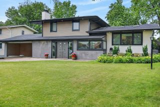 2843 S Briarwood Drive E, Arlington Heights, IL 60005