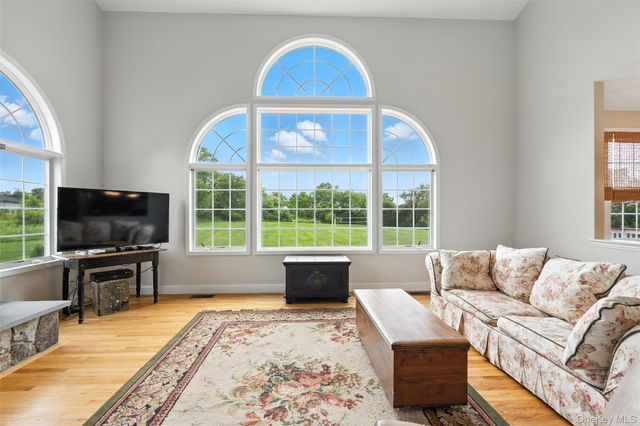 12 Brewster Court, Washingtonville, NY 10992