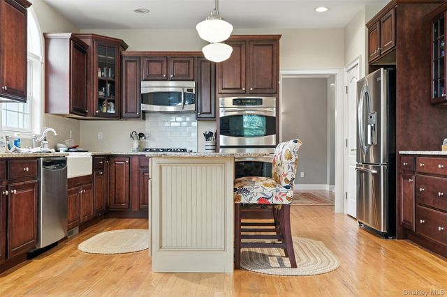 12 Brewster Court, Washingtonville, NY 10992