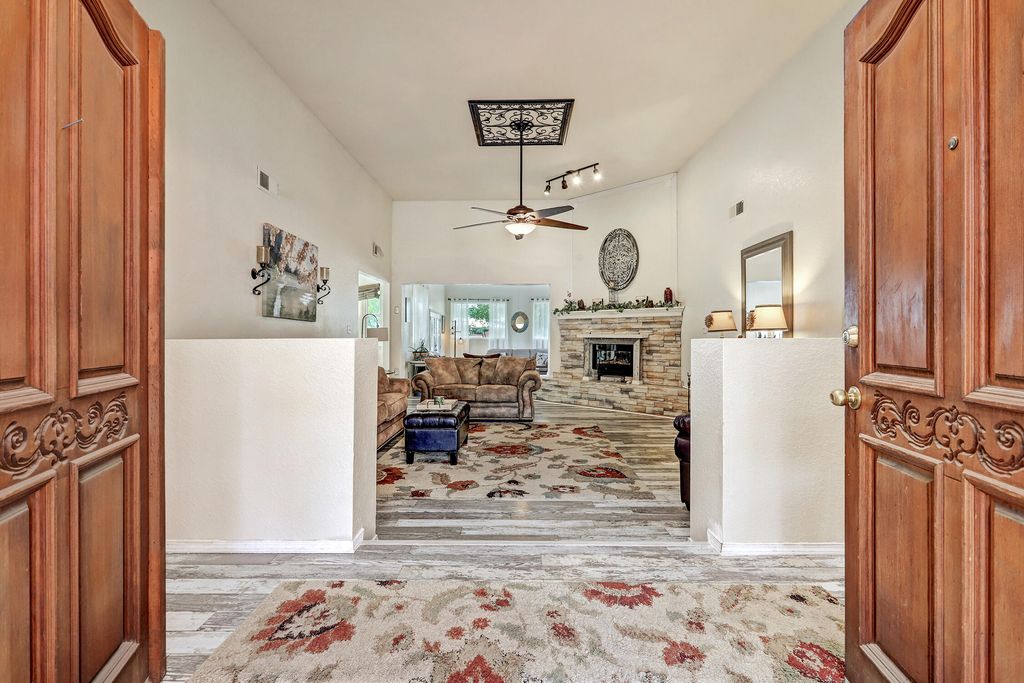 355 ESPERANZA Drive, Bosque Farms, NM 87068