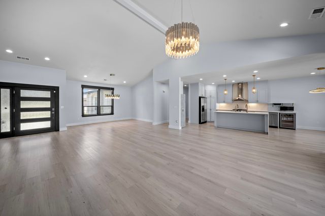 2120 Tradition Way, Redding, CA 96001