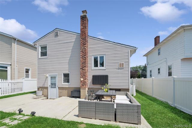 83 Scarcliffe Drive, Malverne, NY 11565