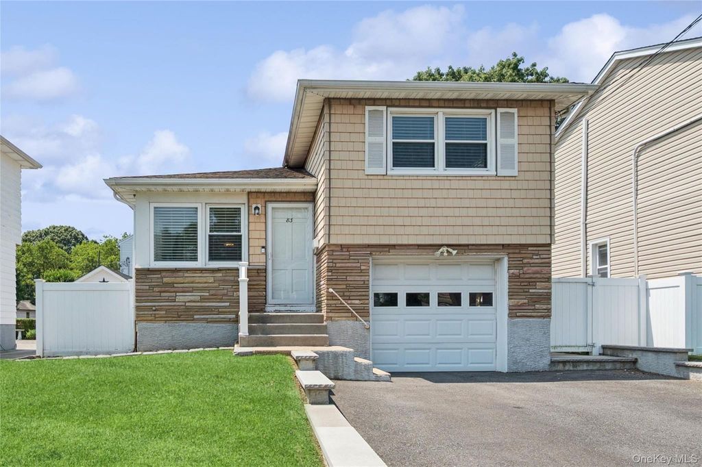 83 Scarcliffe Drive, Malverne, NY 11565