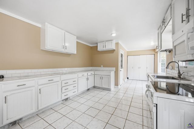 1585 Westminister Drive, Macon, GA 31204