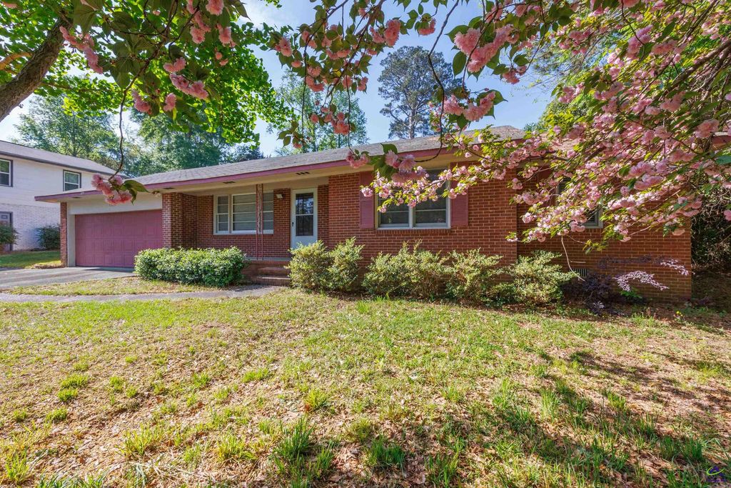 1585 Westminister Drive, Macon, GA 31204