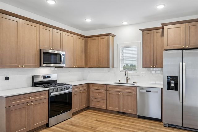 1677 22nd Avenue SE, Altoona, IA 50009