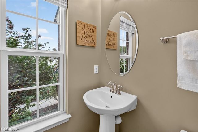 31832 Suncrest Circle, North Ridgeville, OH 44039