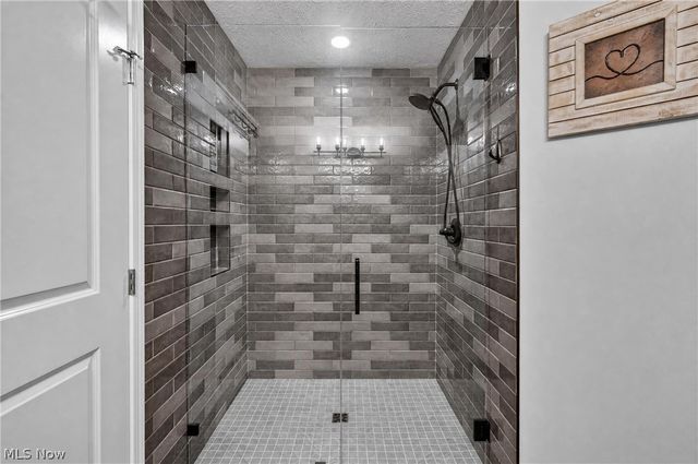 31832 Suncrest Circle, North Ridgeville, OH 44039