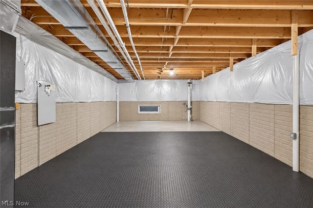 31832 Suncrest Circle, North Ridgeville, OH 44039