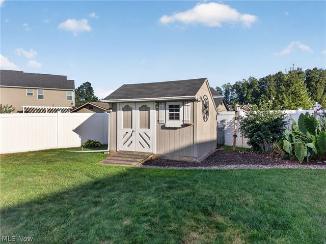 31832 Suncrest Circle, North Ridgeville, OH 44039
