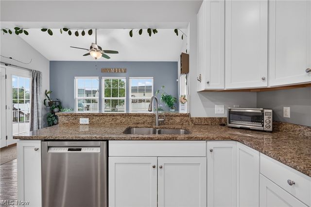 31832 Suncrest Circle, North Ridgeville, OH 44039