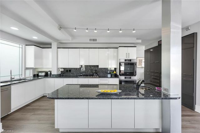 375 Germain AVE, Naples, FL 34108