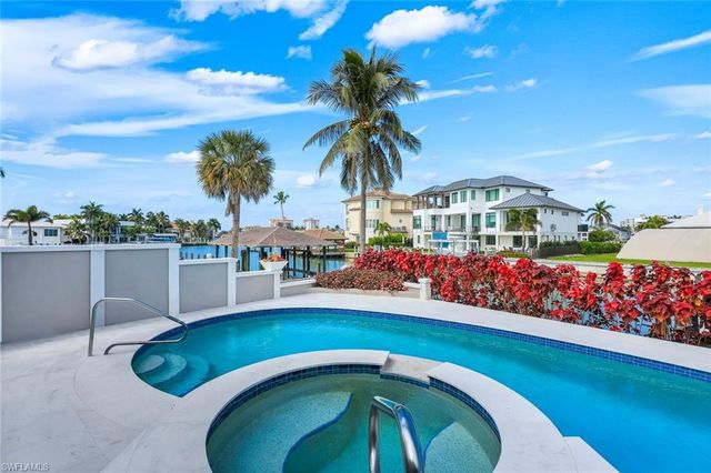 375 Germain AVE, Naples, FL 34108