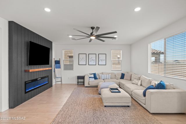 10462 W Chadwick Drive, Marana, AZ 85653