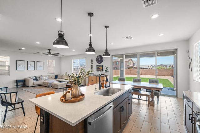 10462 W Chadwick Drive, Marana, AZ 85653
