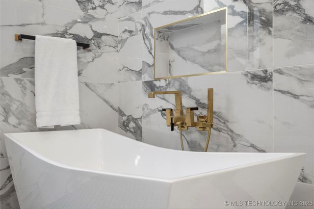 6678 E 123rd Place S, Bixby, OK 74008