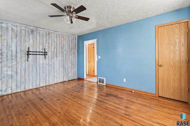 412 S Jefferson Ave Avenue, Sioux Falls, SD 57104