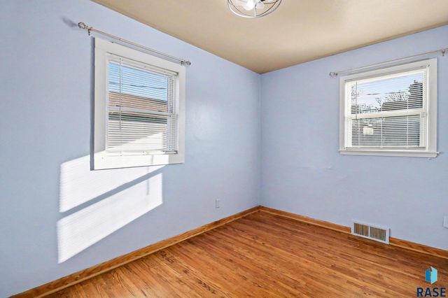 412 S Jefferson Ave Avenue, Sioux Falls, SD 57104