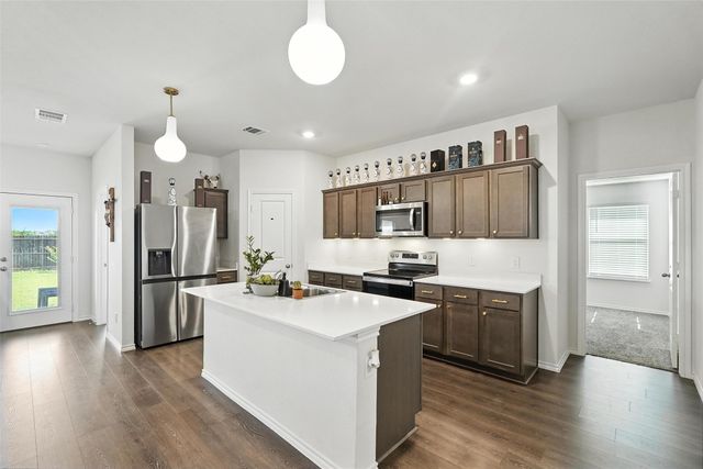 1733 Willow Creek Road, Lancaster, TX 75146