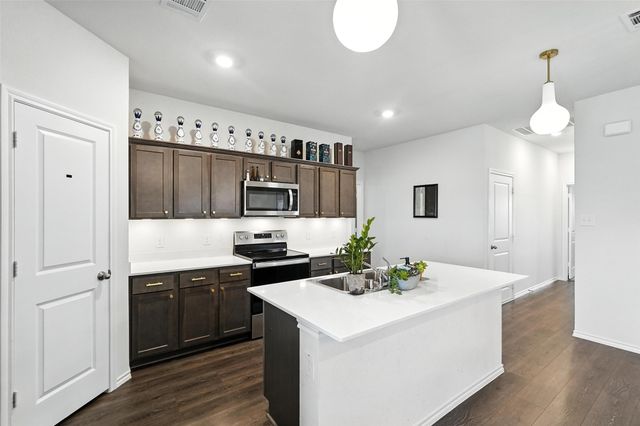 1733 Willow Creek Road, Lancaster, TX 75146
