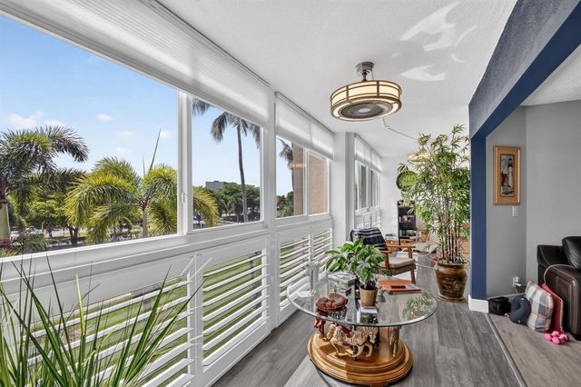 3590 Via Poinciana 311, Lake Worth, FL 33467