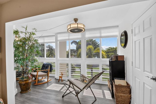 3590 Via Poinciana 311, Lake Worth, FL 33467
