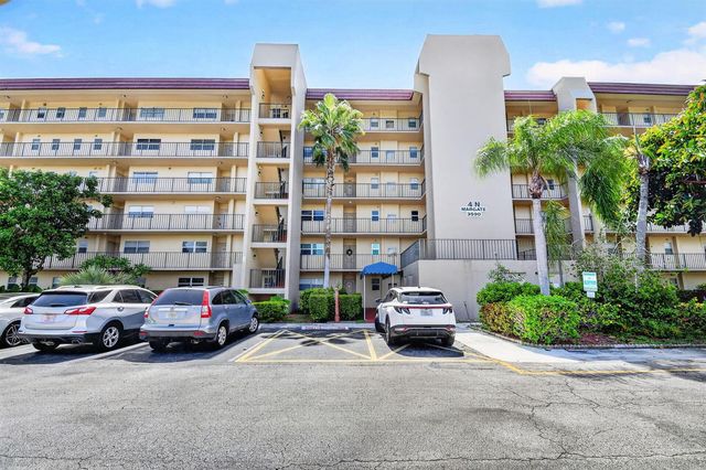 3590 Via Poinciana 311, Lake Worth, FL 33467