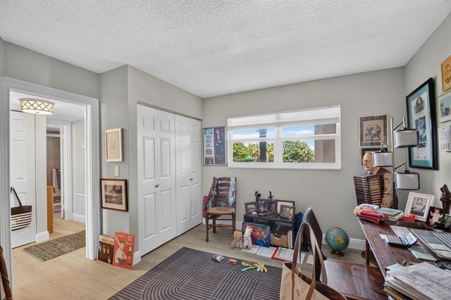 3590 Via Poinciana 311, Lake Worth, FL 33467
