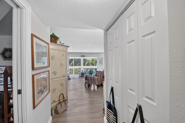 3590 Via Poinciana 311, Lake Worth, FL 33467