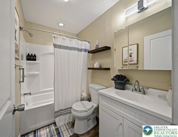 1739 Rolling Hills Drive, Coolbaugh Twp, PA 18466