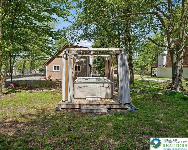 1739 Rolling Hills Drive, Coolbaugh Twp, PA 18466