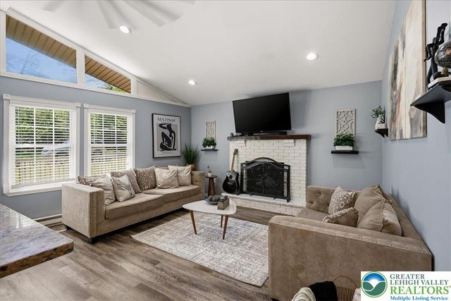 1739 Rolling Hills Drive, Coolbaugh Twp, PA 18466