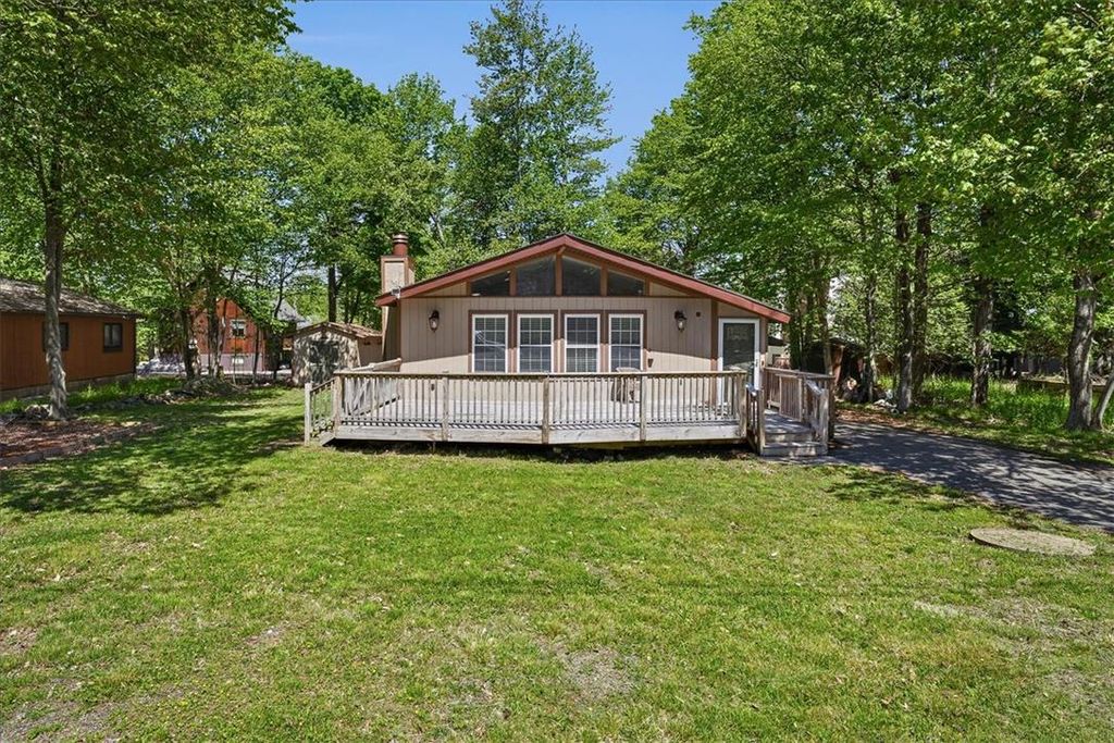 1739 Rolling Hills Drive, Coolbaugh Twp, PA 18466