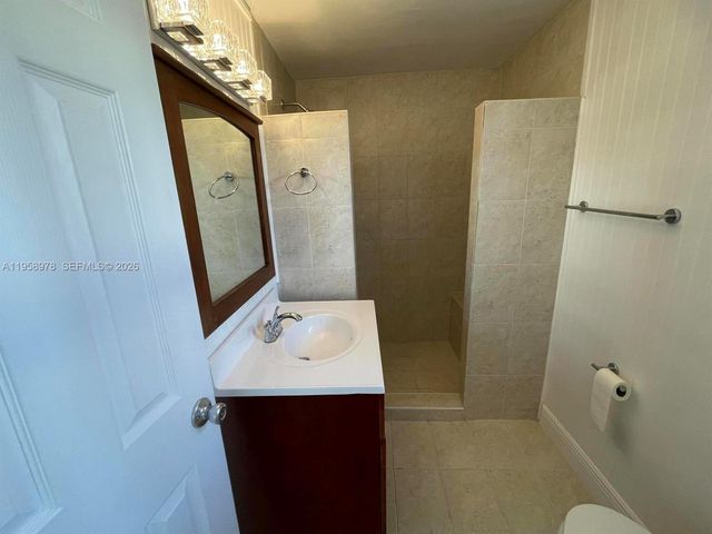 1021 N Victoria Park Rd 1, Fort Lauderdale, FL 33304