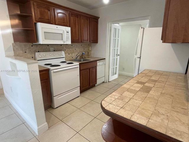 1021 N Victoria Park Rd 1, Fort Lauderdale, FL 33304