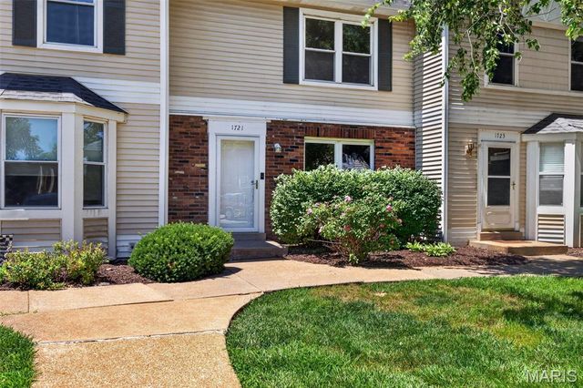 1721 Florine Boulevard D, St Charles, MO 63303