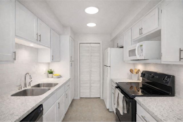 6602 Harbor Town Drive 1207, Houston, TX 77036